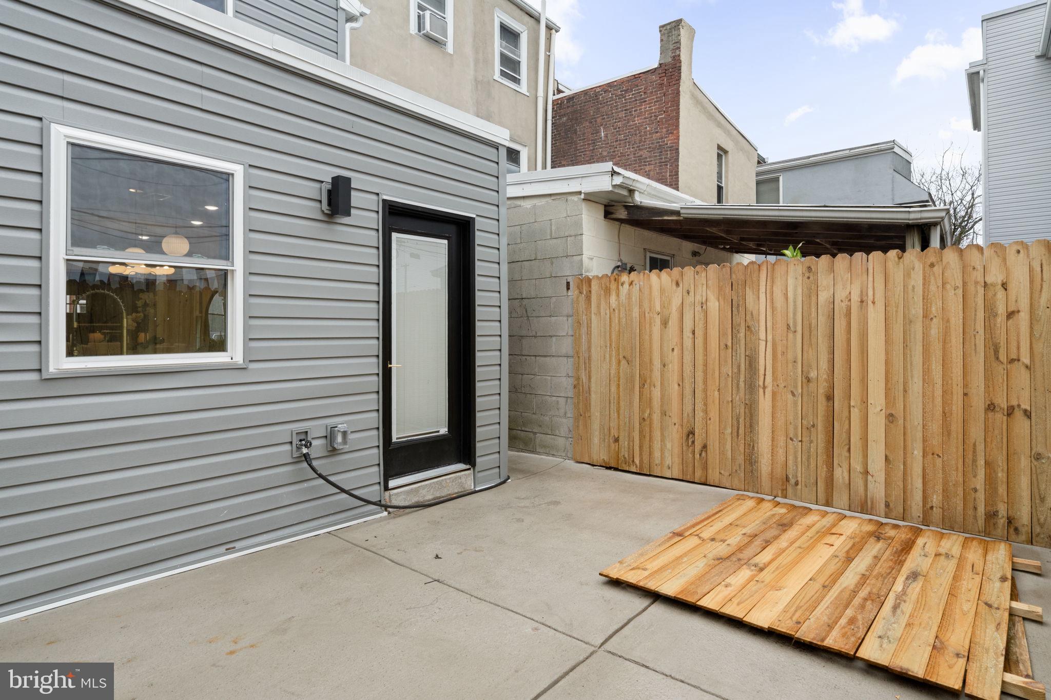 1530 N LAWRENCE STREET