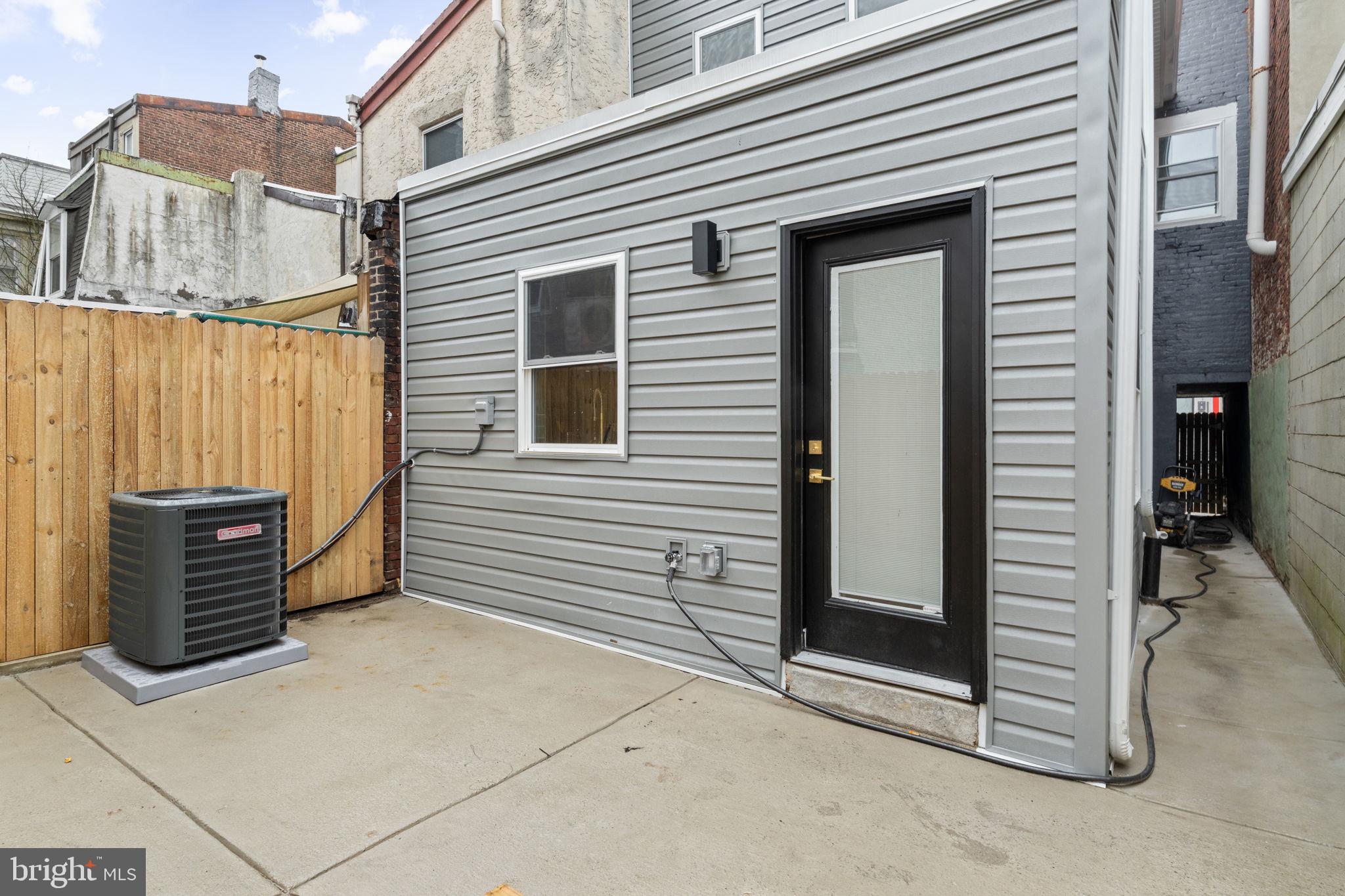 1530 N LAWRENCE STREET