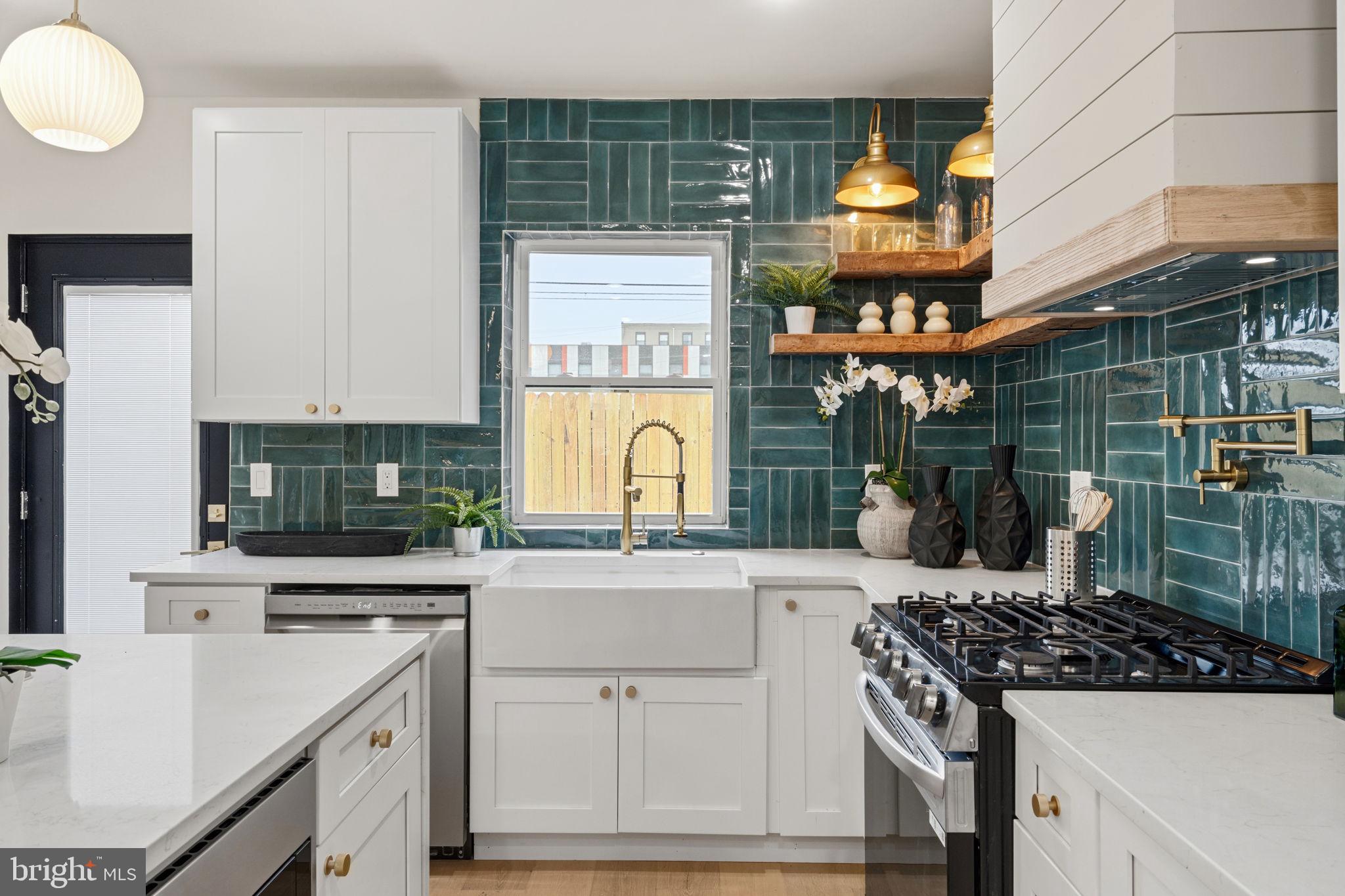 1530 N LAWRENCE STREET