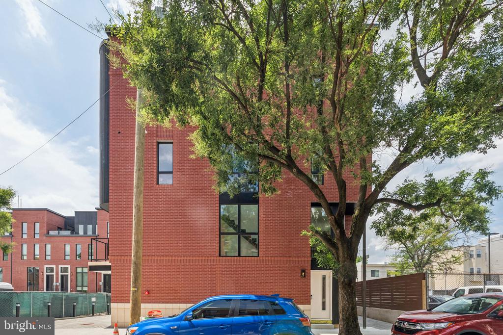 612 BRENNA WALK