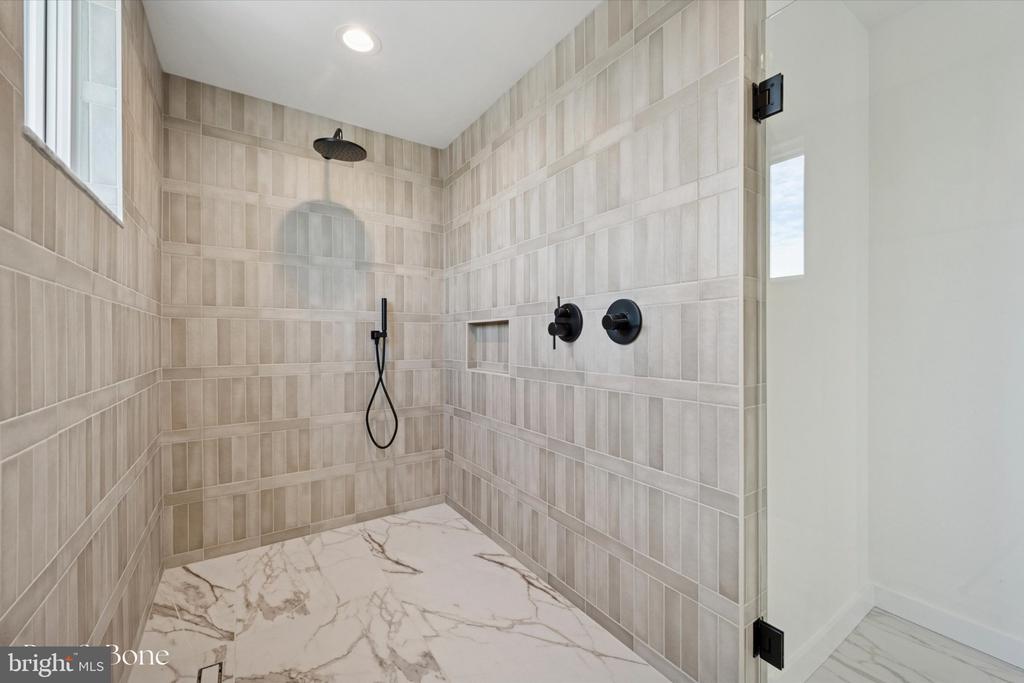 612 BRENNA WALK