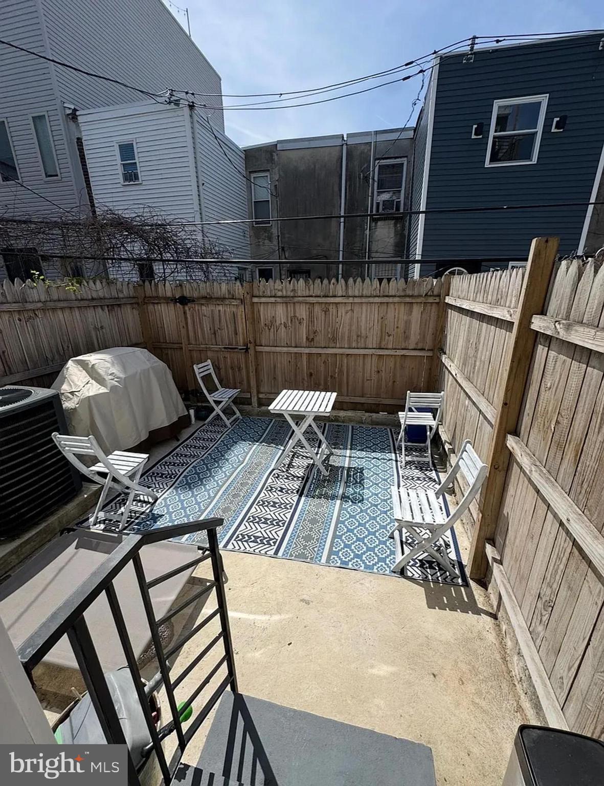 2212 GREENWICH STREET