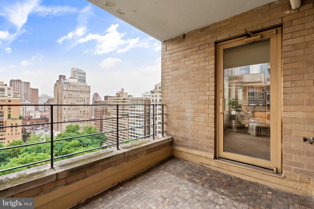 220 W RITTENHOUSE SQUARE 18A
