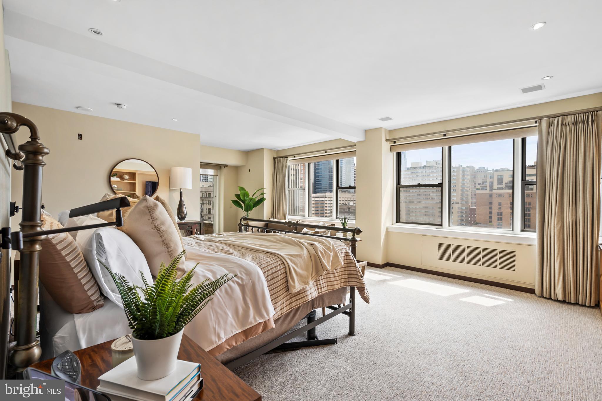 220 W RITTENHOUSE SQUARE 18A