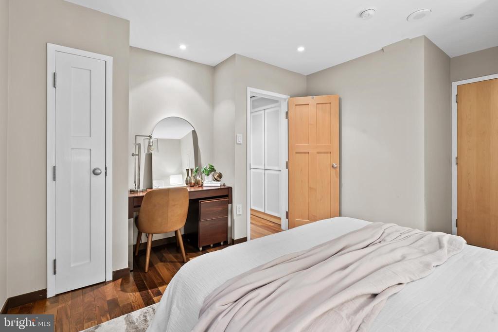 220 W RITTENHOUSE SQUARE 18A