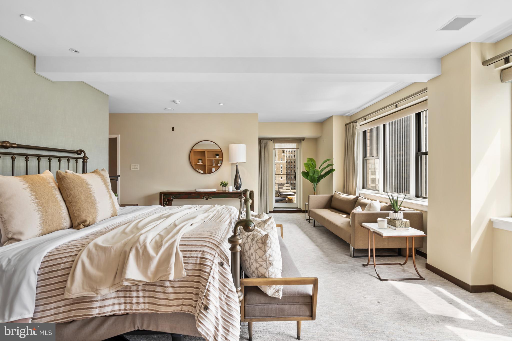 220 W RITTENHOUSE SQUARE 18A