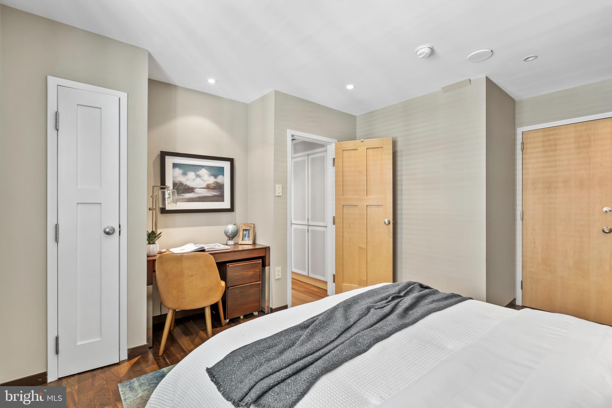 220 W RITTENHOUSE SQUARE 18A