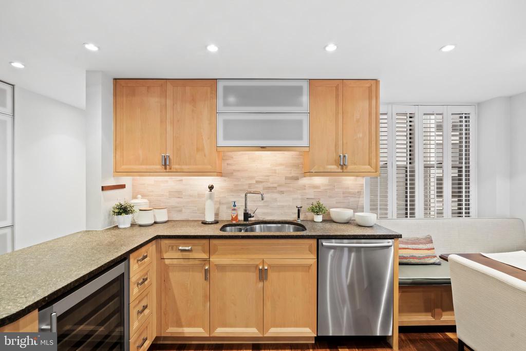 220 W RITTENHOUSE SQUARE 18A