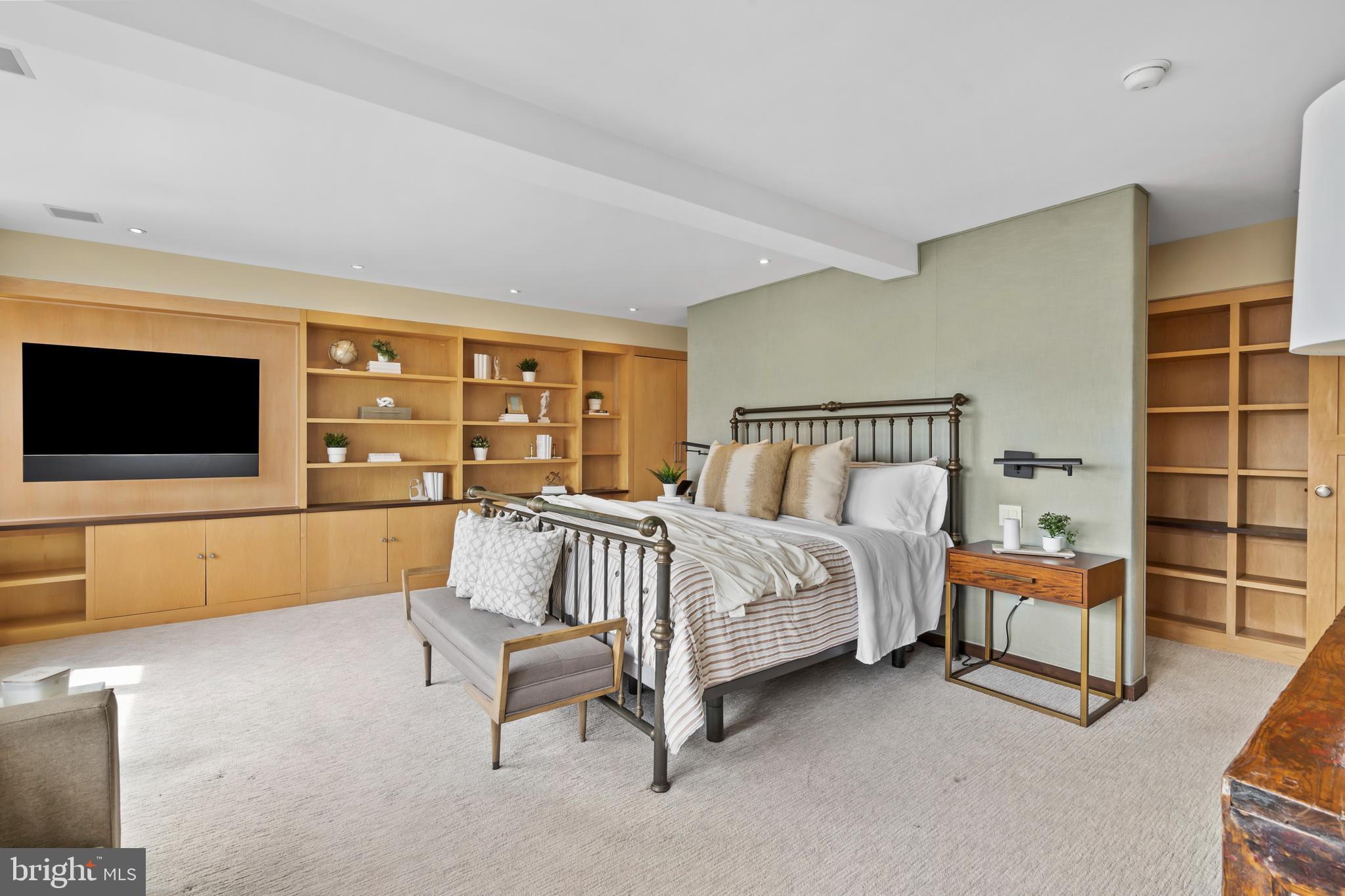 220 W RITTENHOUSE SQUARE 18A
