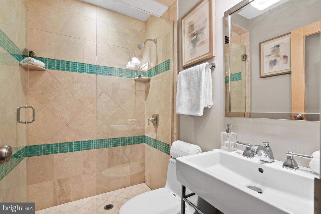 220 W RITTENHOUSE SQUARE 18A
