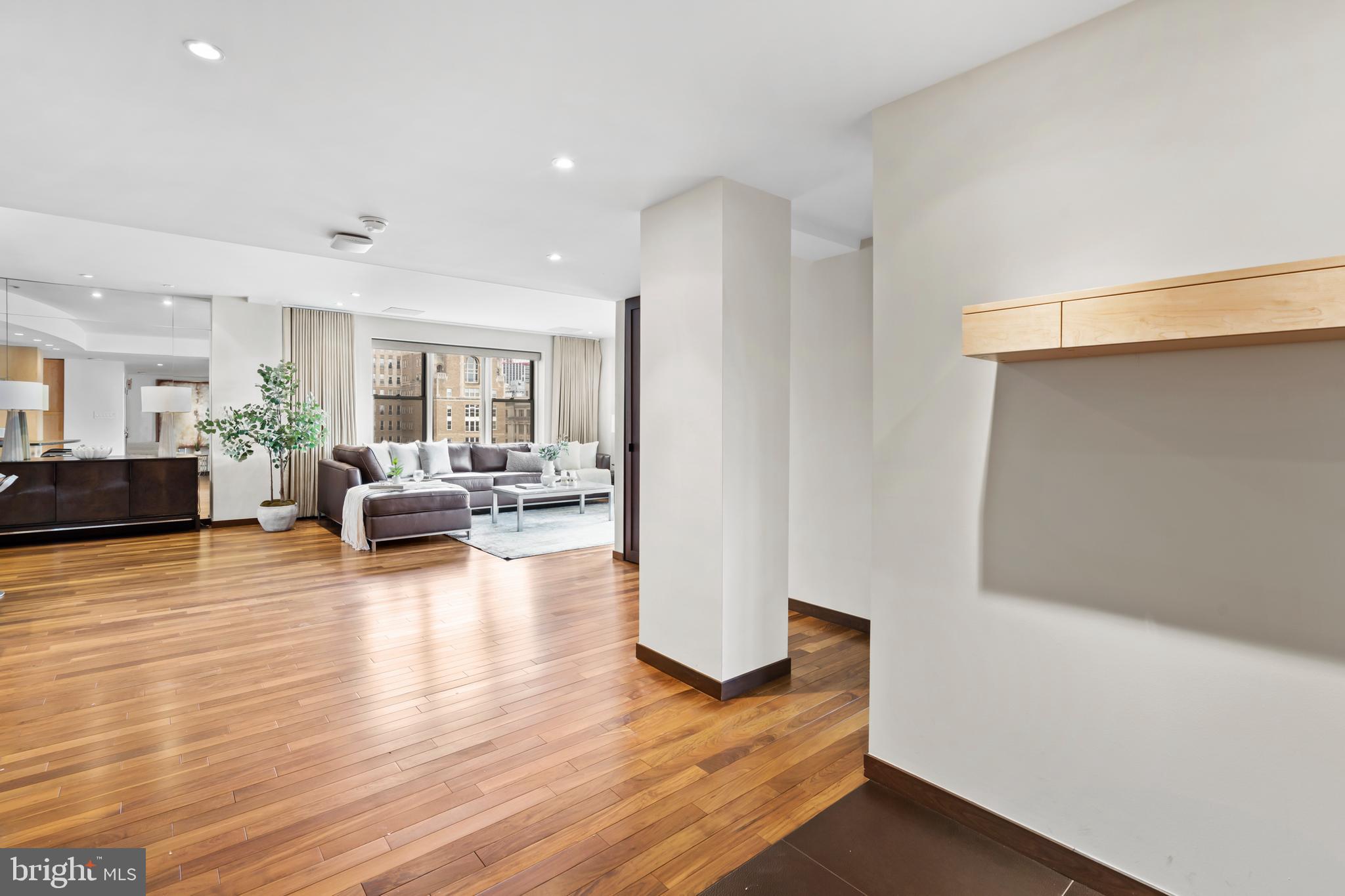 220 W RITTENHOUSE SQUARE 18A