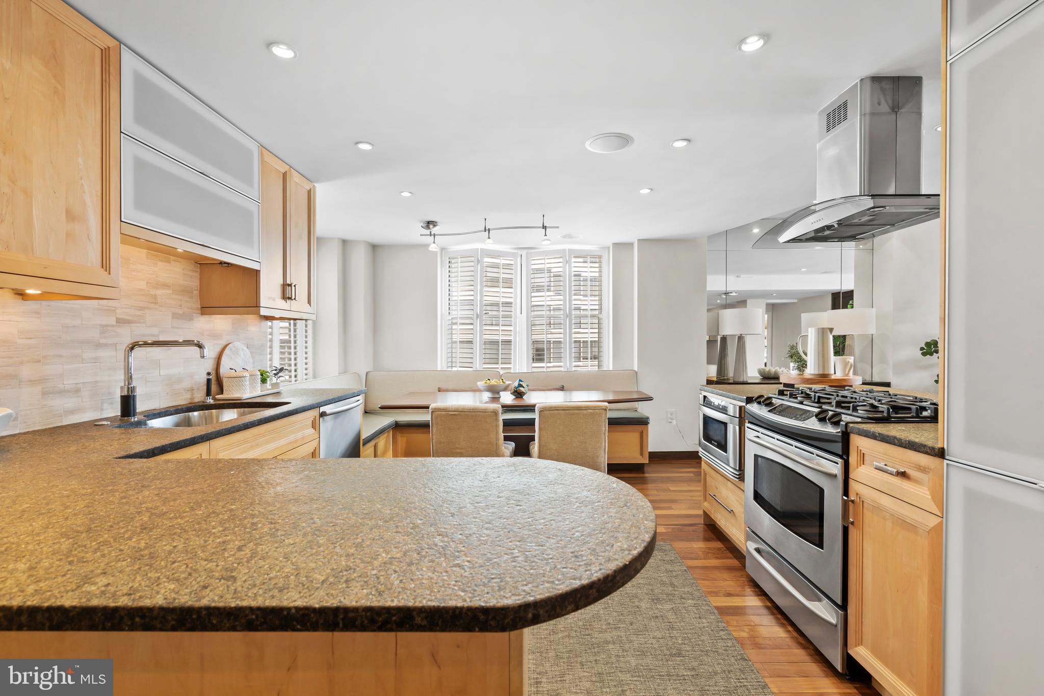 220 W RITTENHOUSE SQUARE 18A