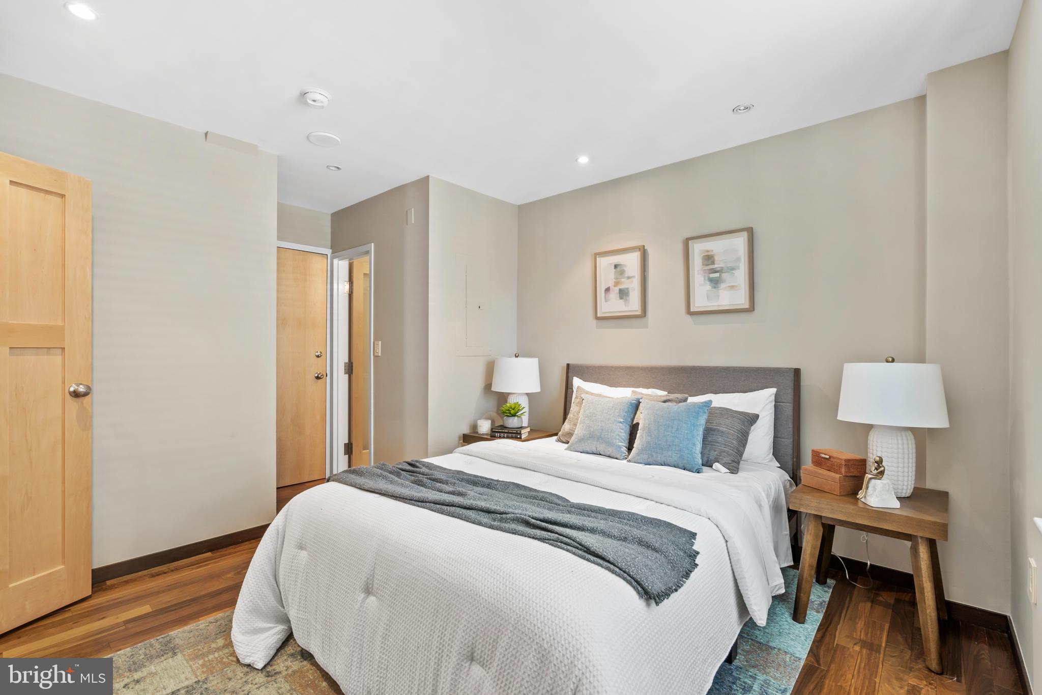 220 W RITTENHOUSE SQUARE 18A