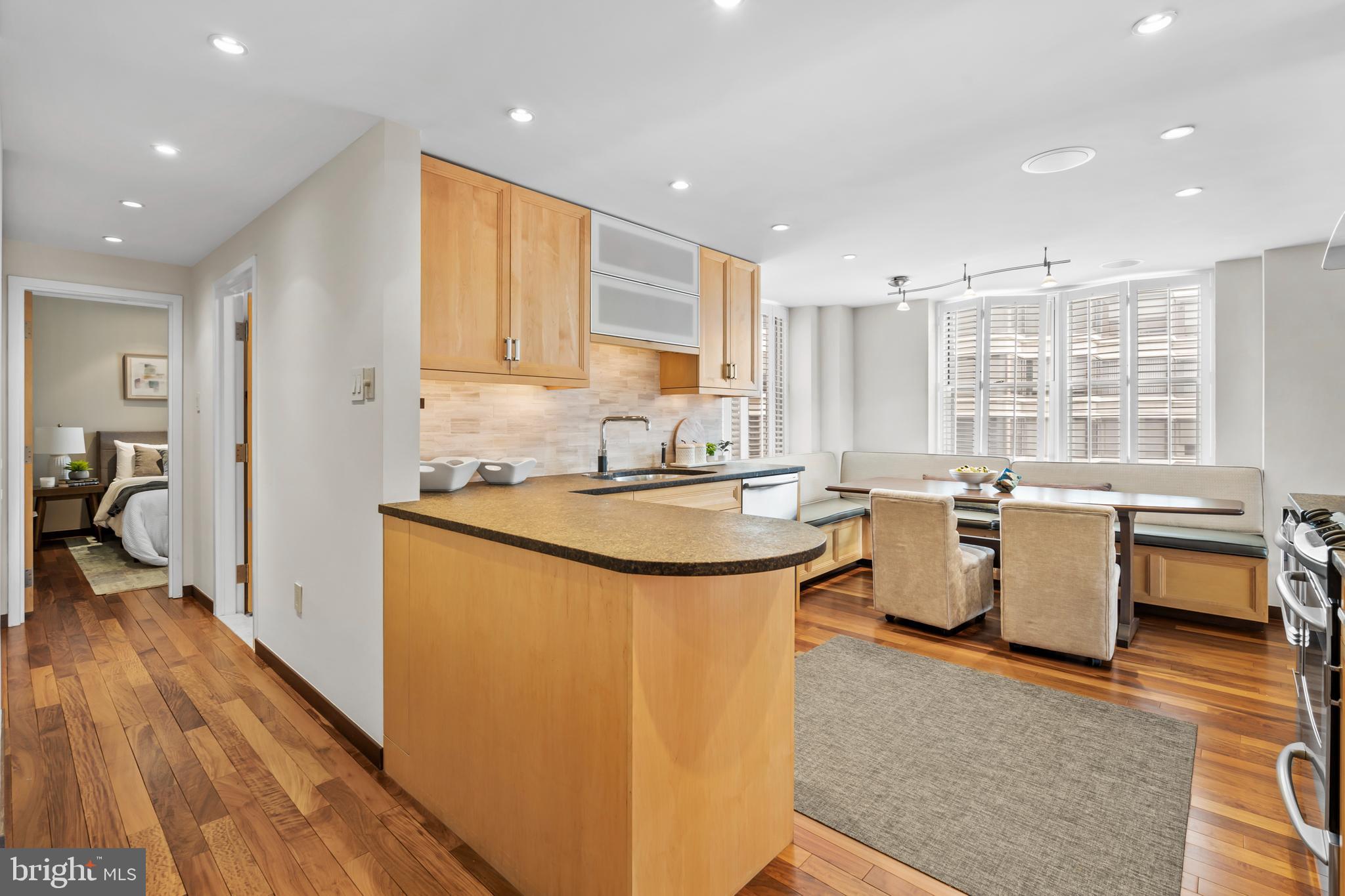 220 W RITTENHOUSE SQUARE 18A