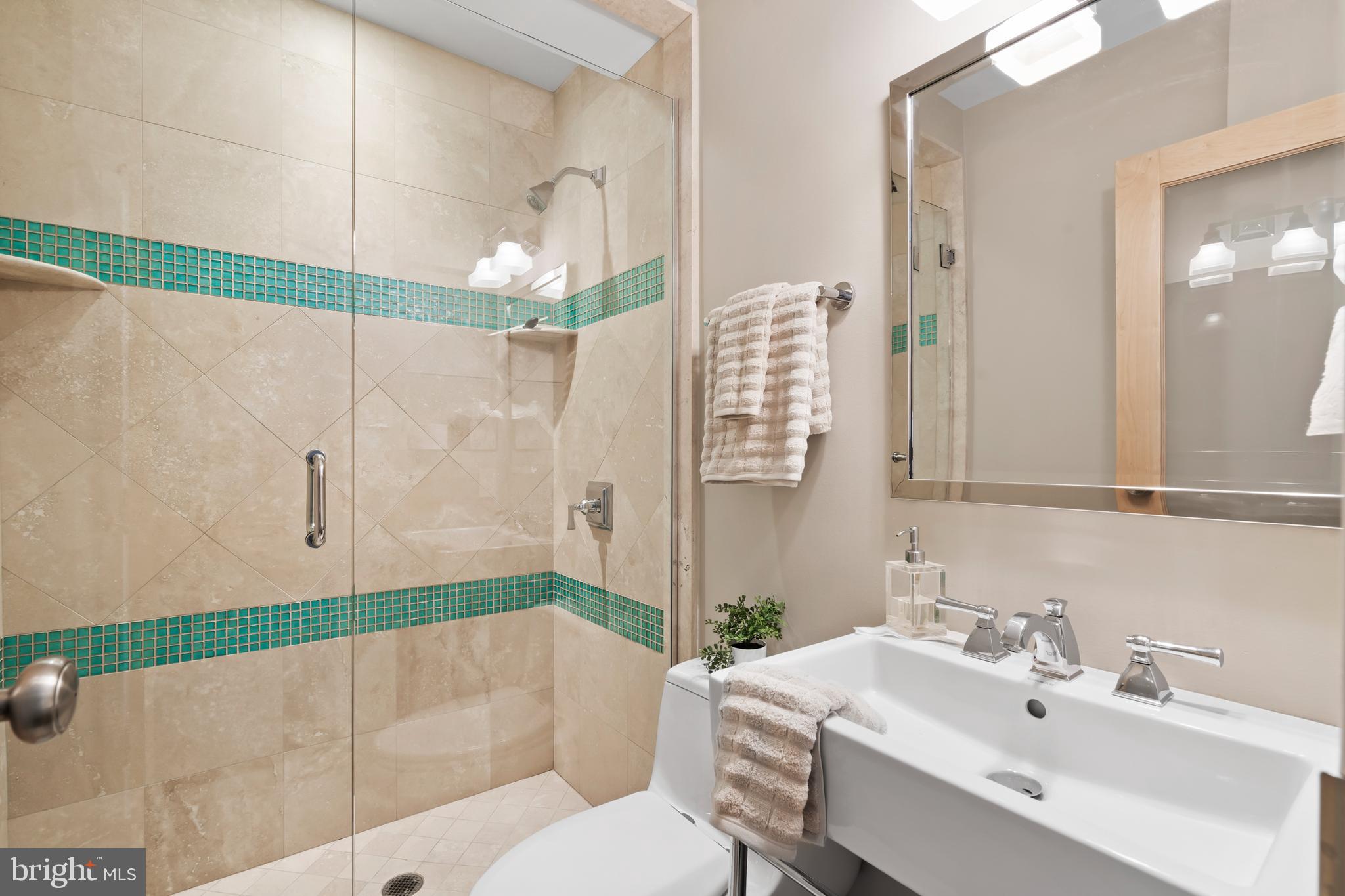 220 W RITTENHOUSE SQUARE 18A