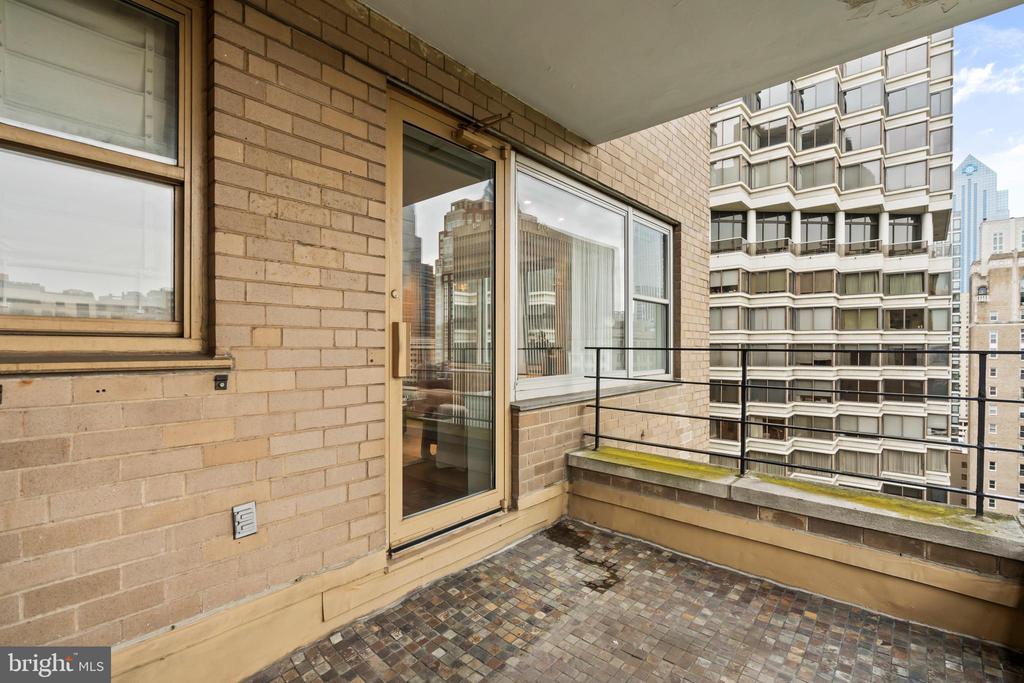 220 W RITTENHOUSE SQUARE 18A