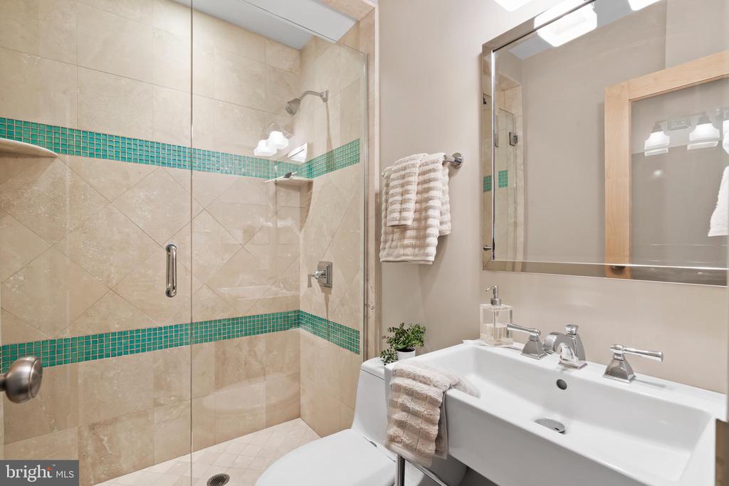220 W RITTENHOUSE SQUARE 18A