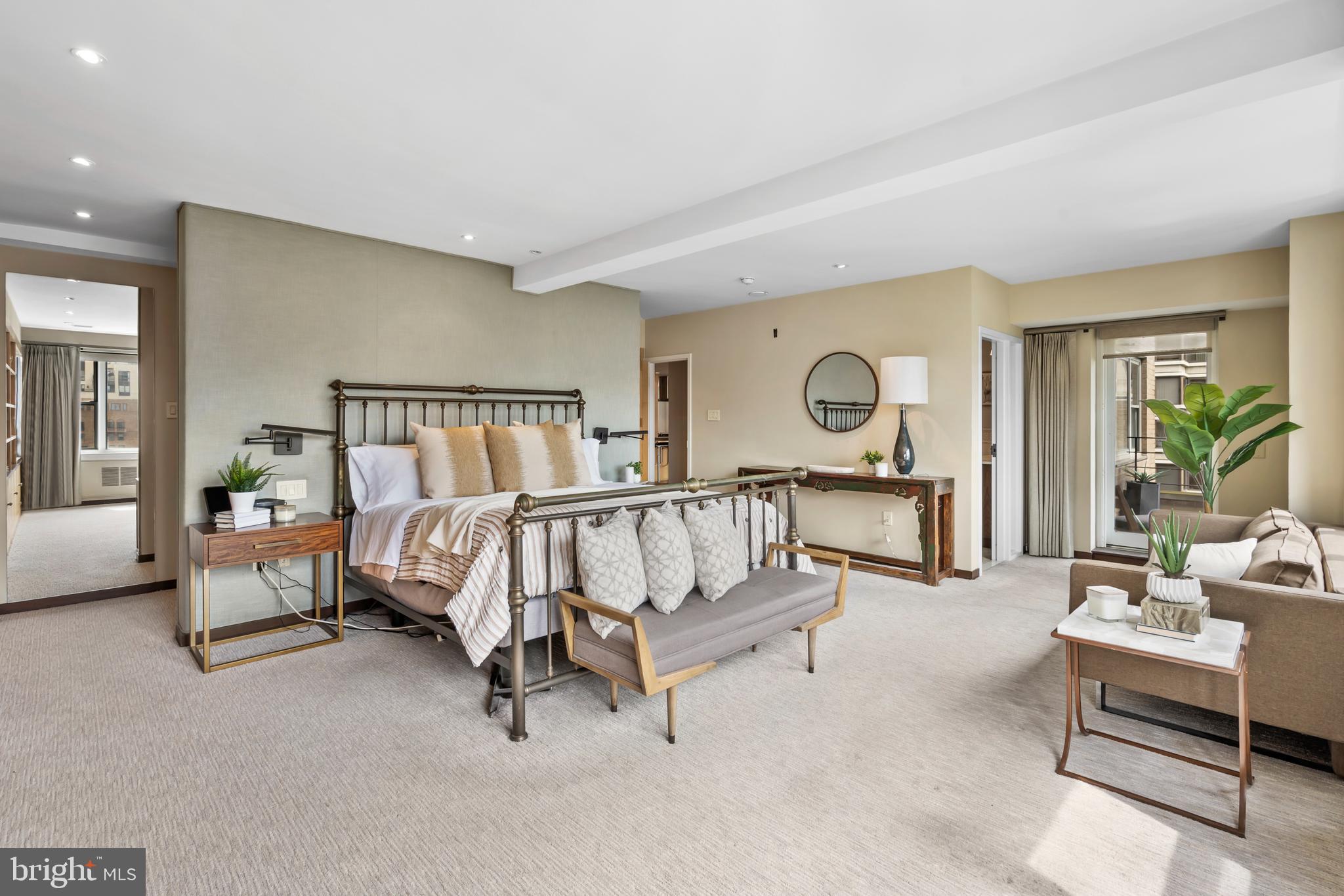 220 W RITTENHOUSE SQUARE 18A