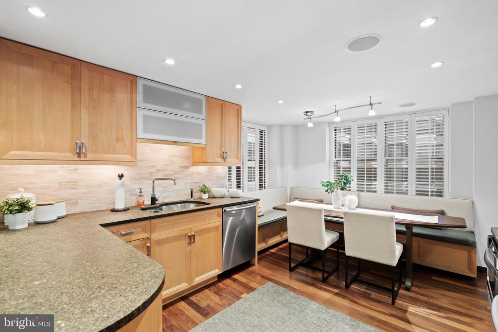 220 W RITTENHOUSE SQUARE 18A