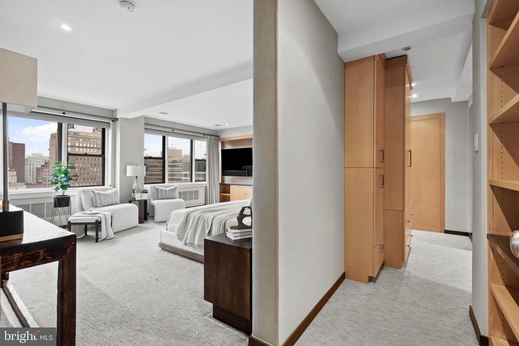 220 W RITTENHOUSE SQUARE 18A