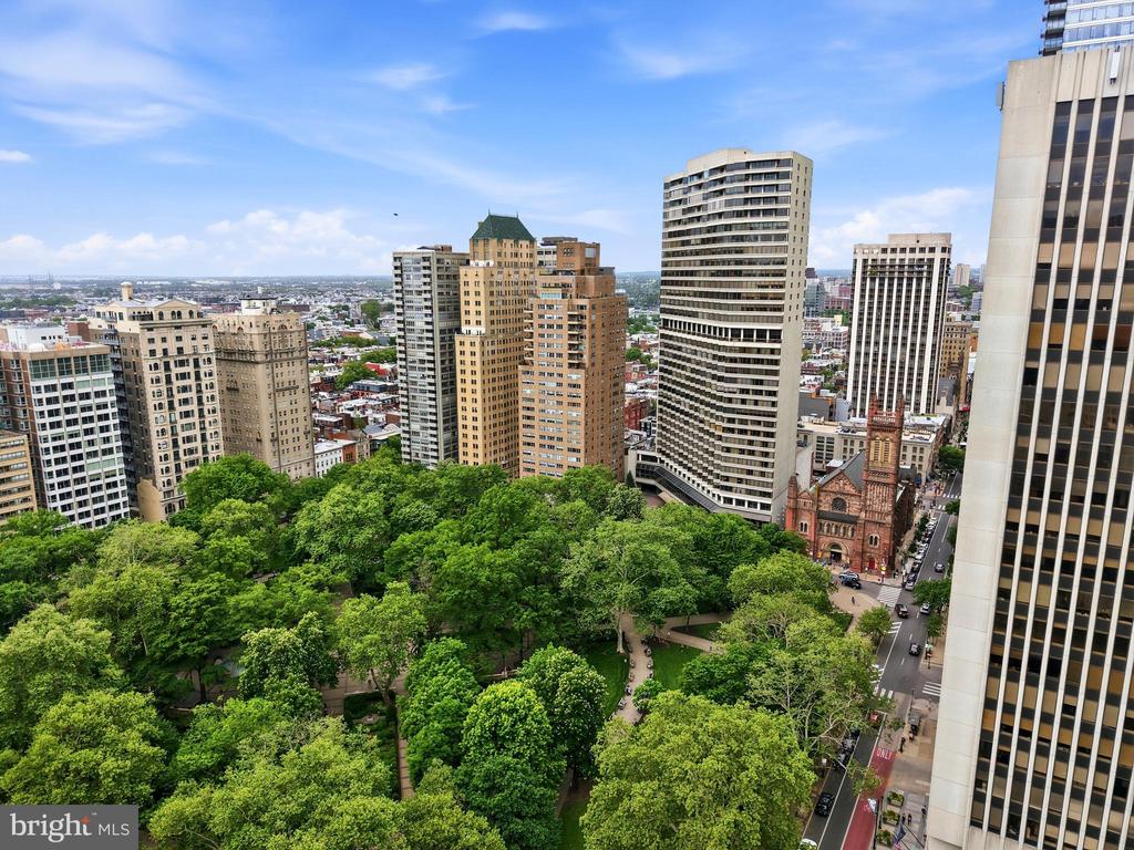 220 W RITTENHOUSE SQUARE 18A