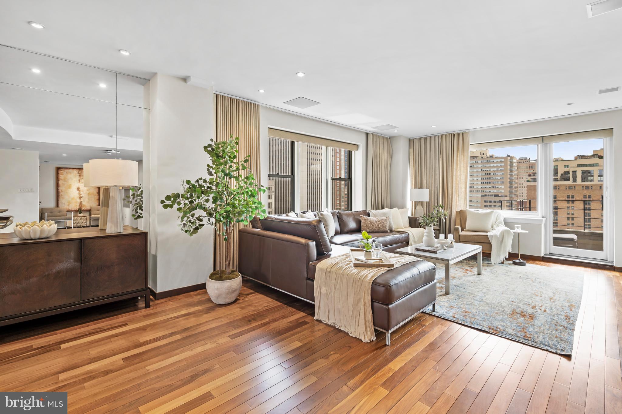 220 W RITTENHOUSE SQUARE 18A