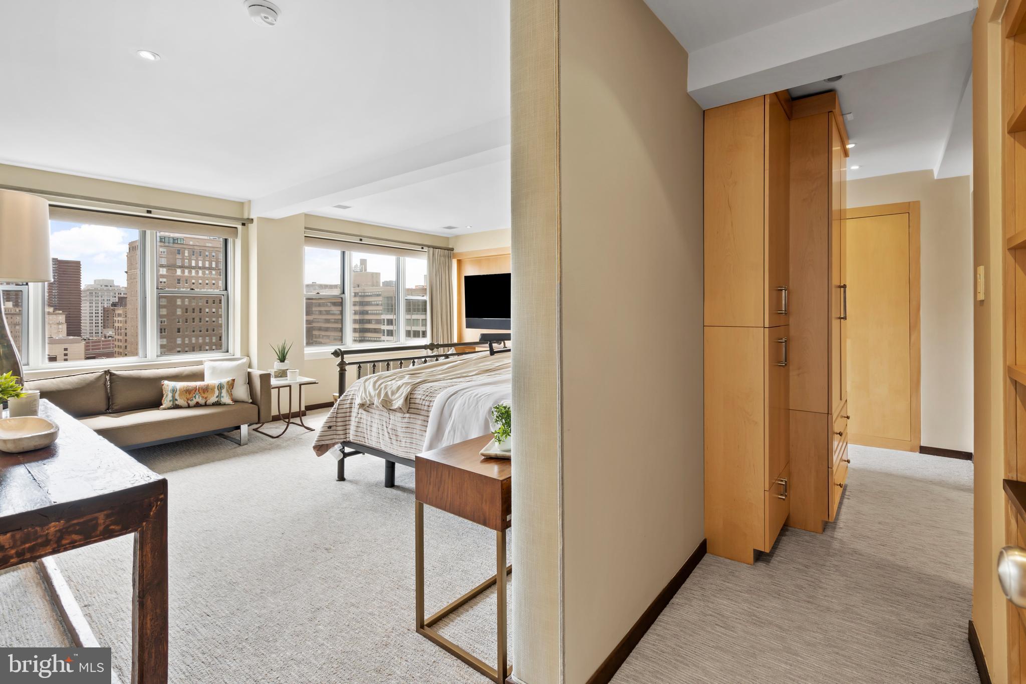 220 W RITTENHOUSE SQUARE 18A