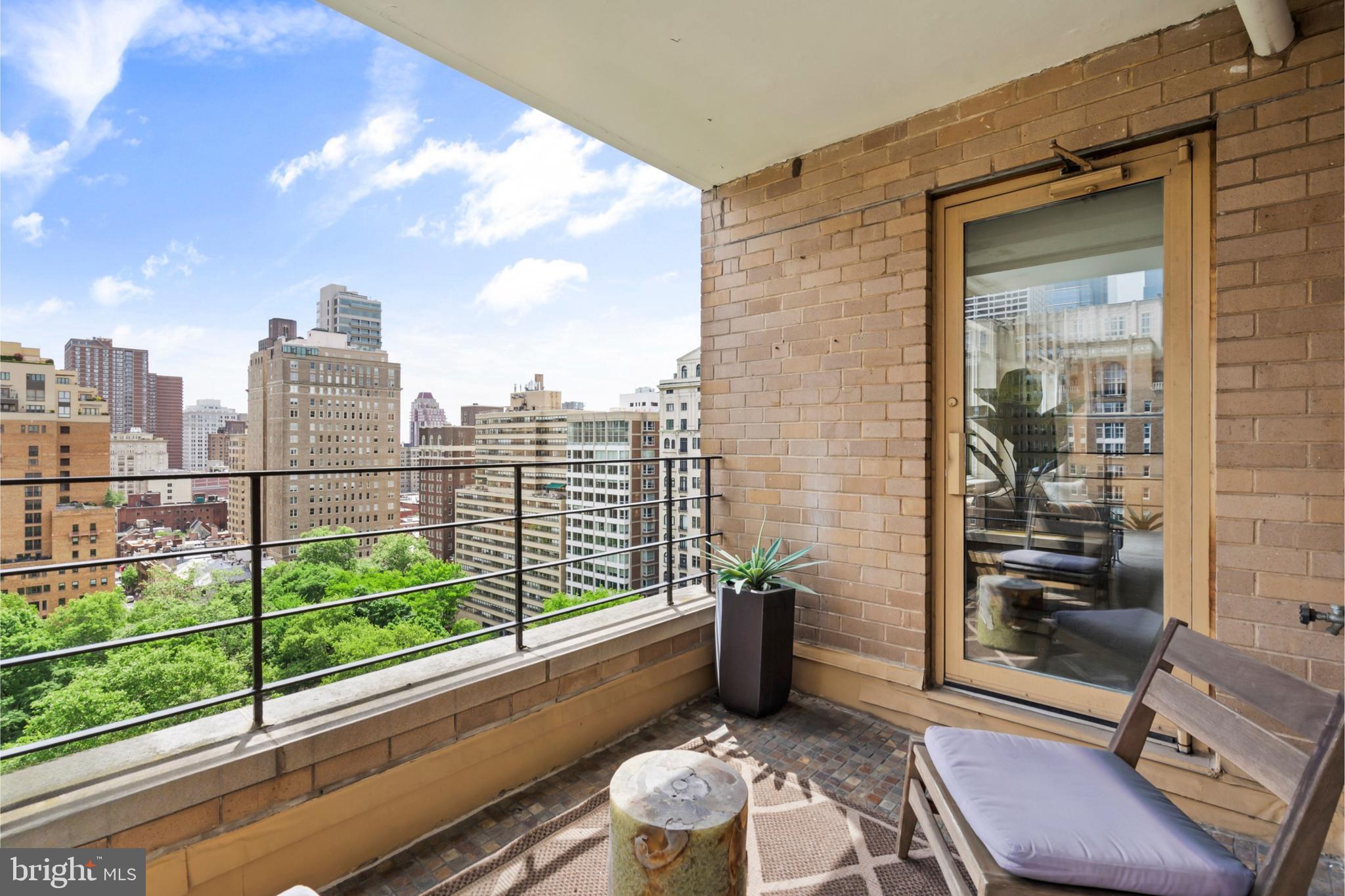 220 W RITTENHOUSE SQUARE 18A
