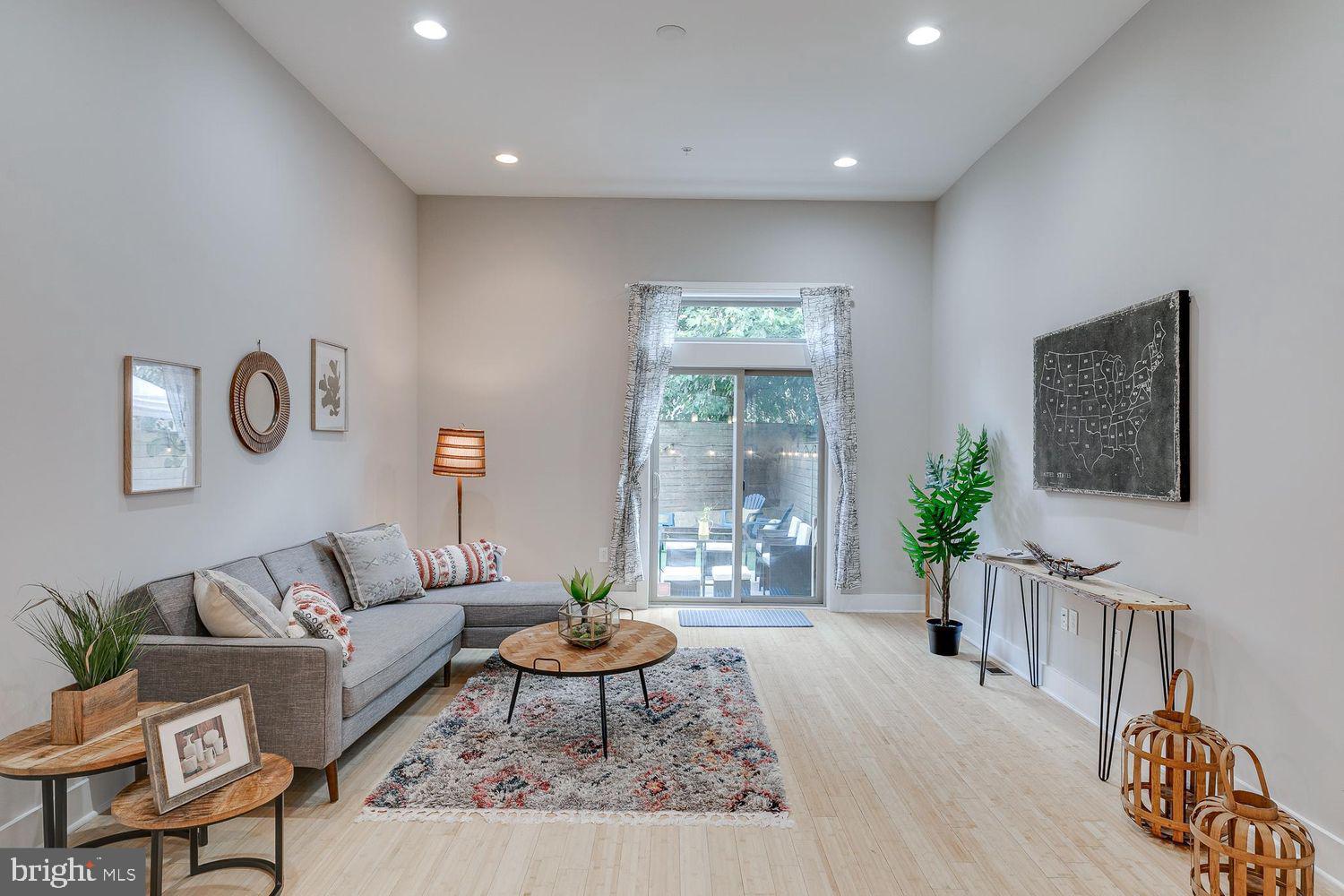 877 N 5TH STREET