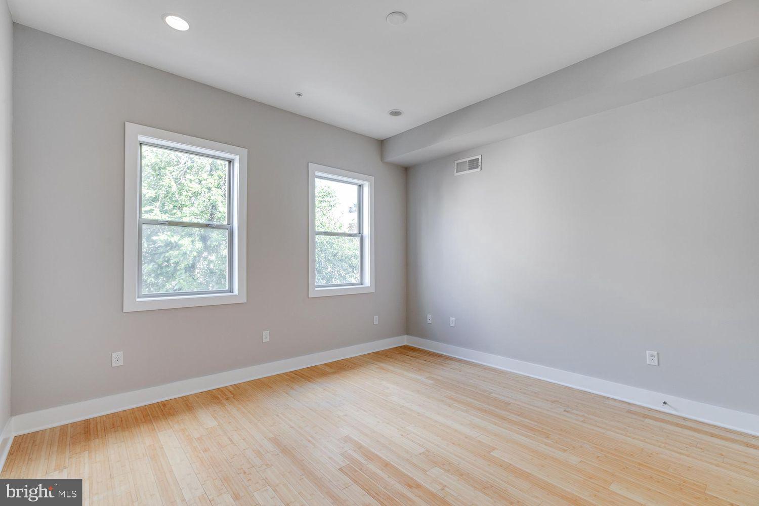 877 N 5TH STREET