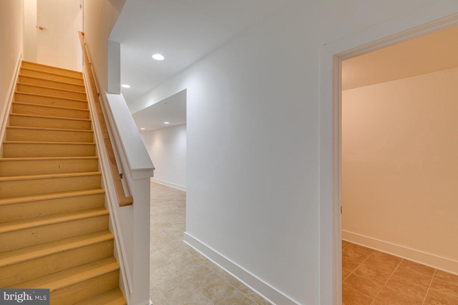 877 N 5TH STREET