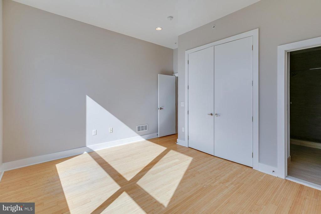 877 N 5TH STREET