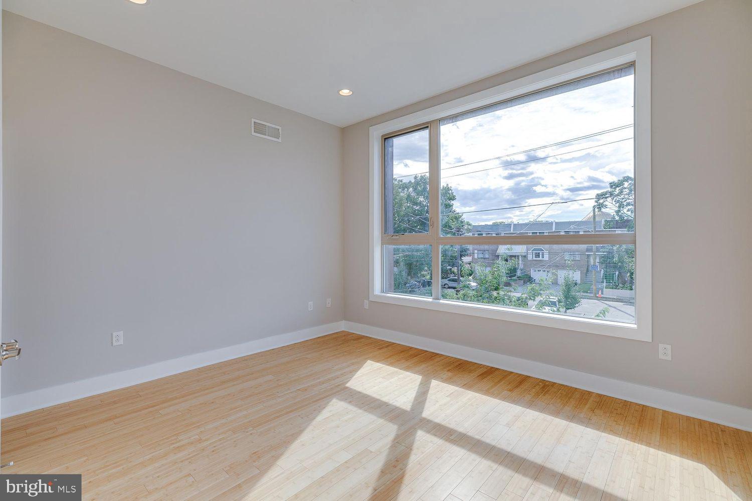 877 N 5TH STREET
