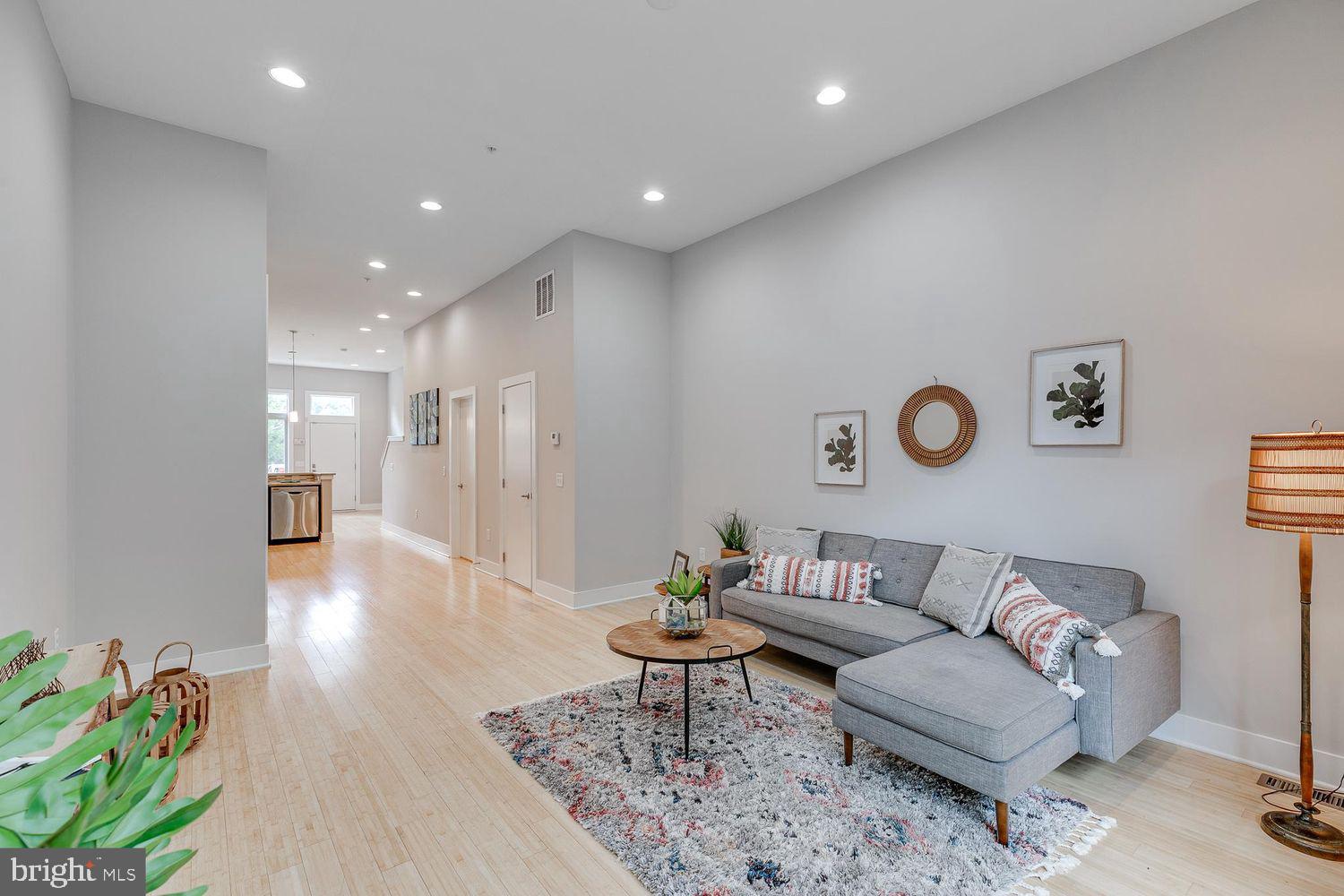 877 N 5TH STREET