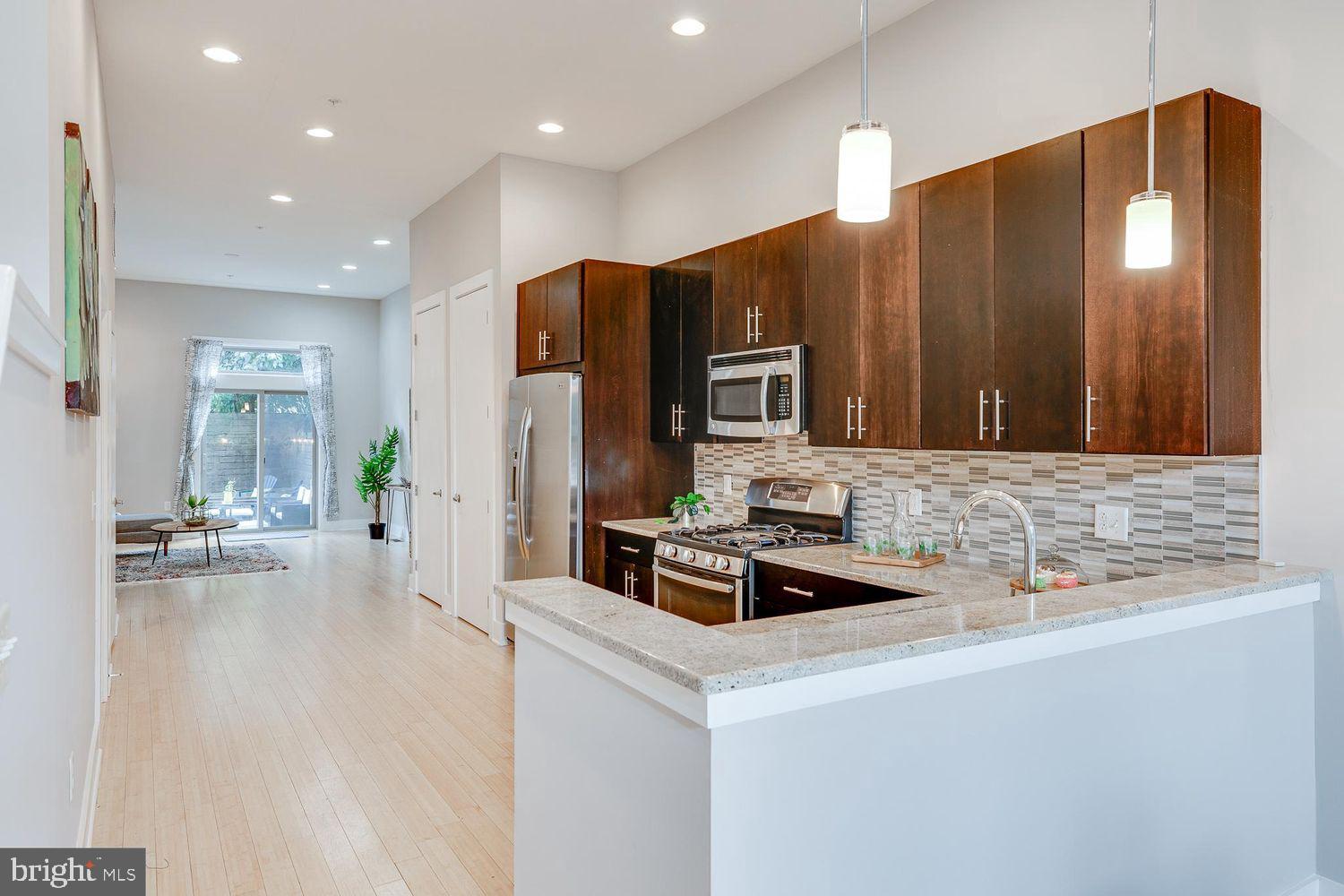 877 N 5TH STREET