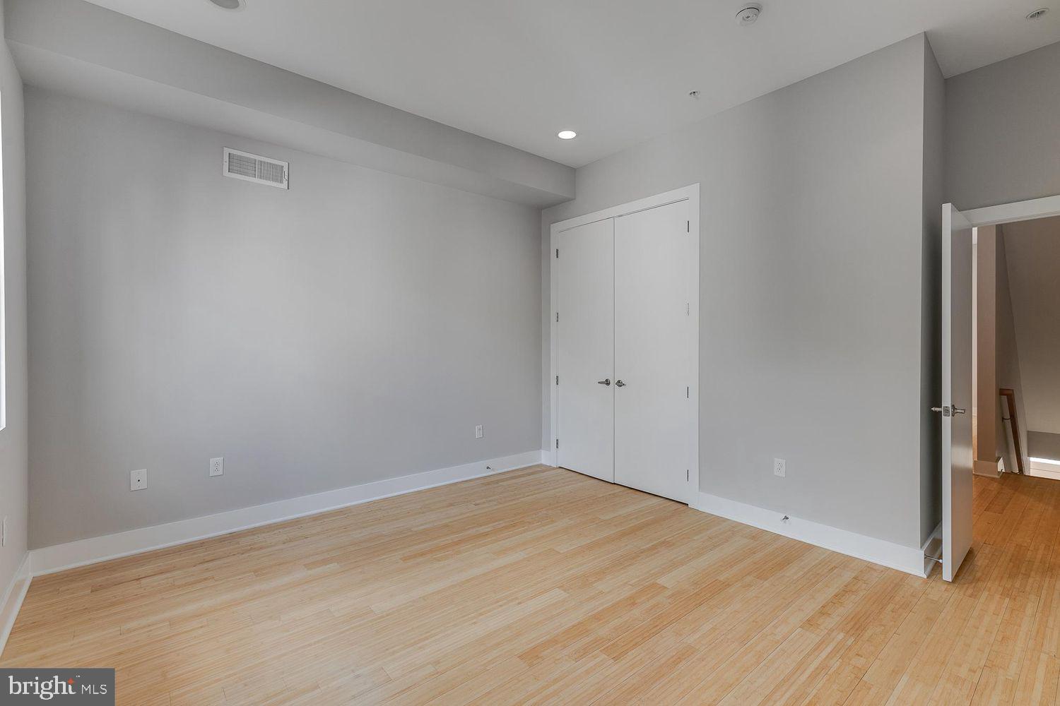877 N 5TH STREET