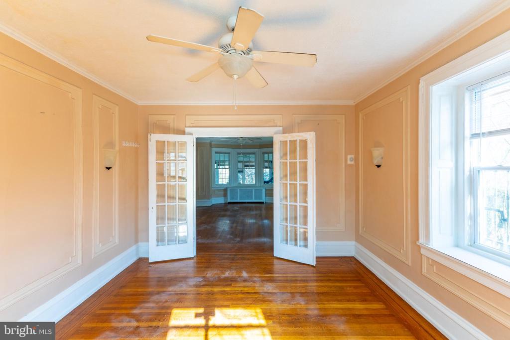 2216 GEORGES LANE