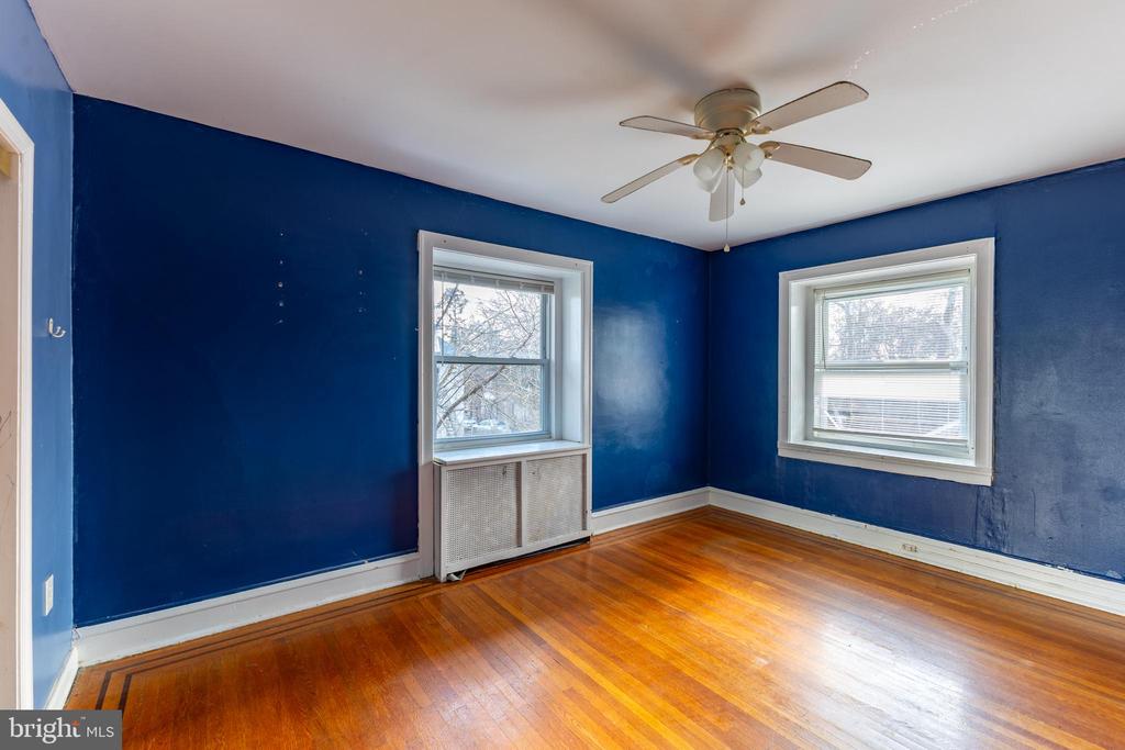 2216 GEORGES LANE