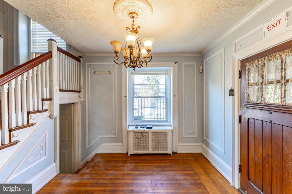 2216 GEORGES LANE