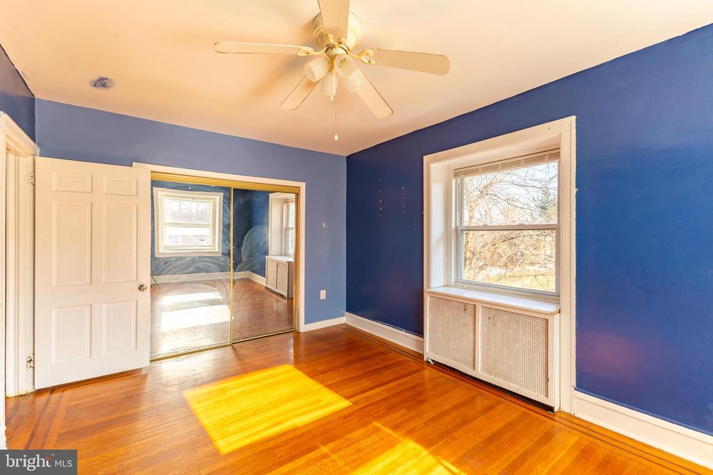2216 GEORGES LANE