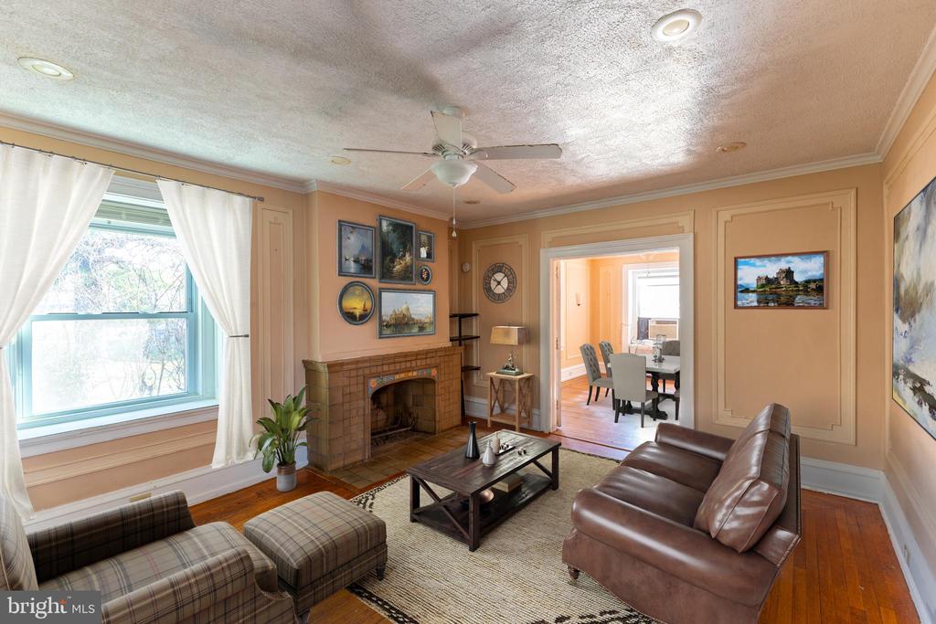 2216 GEORGES LANE