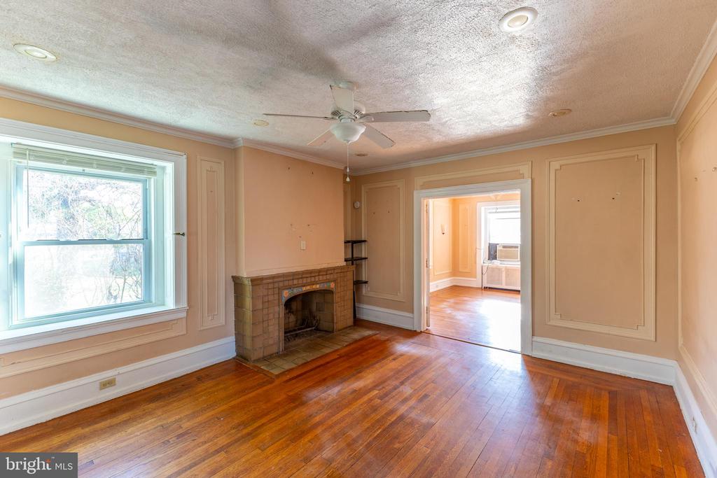 2216 GEORGES LANE