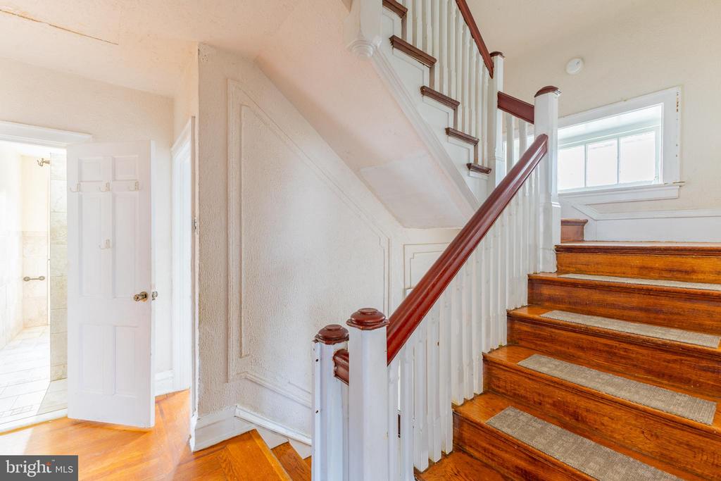 2216 GEORGES LANE