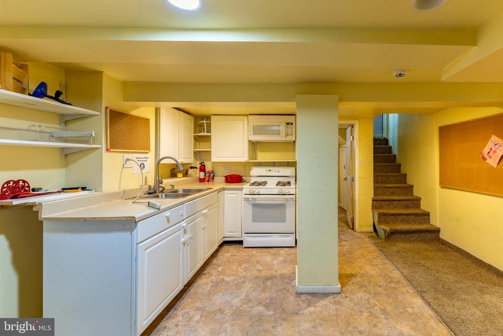 2216 GEORGES LANE
