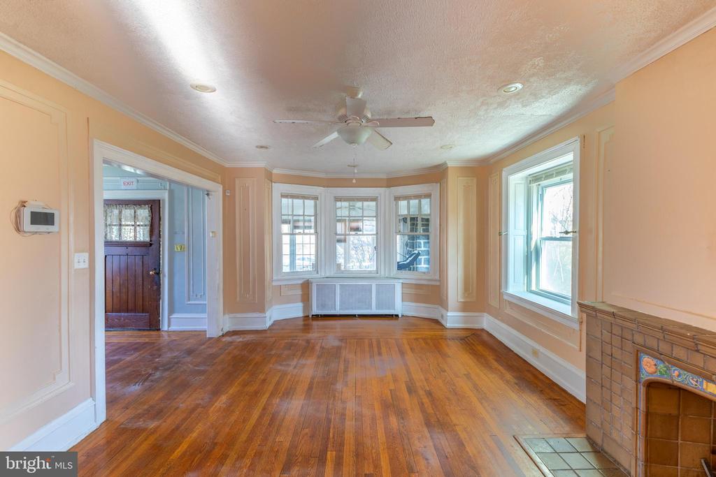 2216 GEORGES LANE