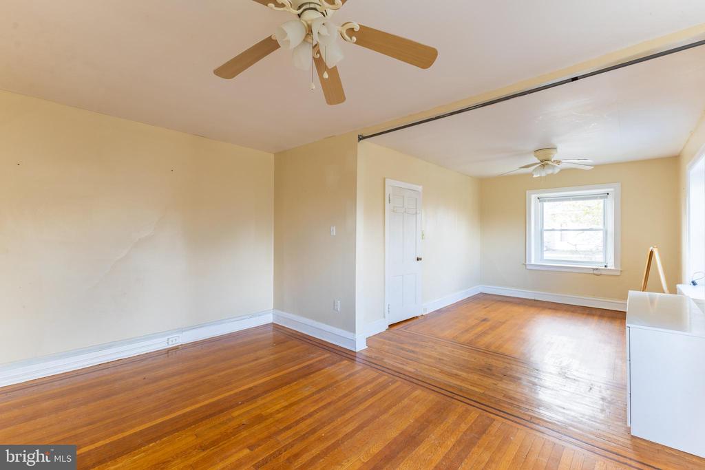 2216 GEORGES LANE
