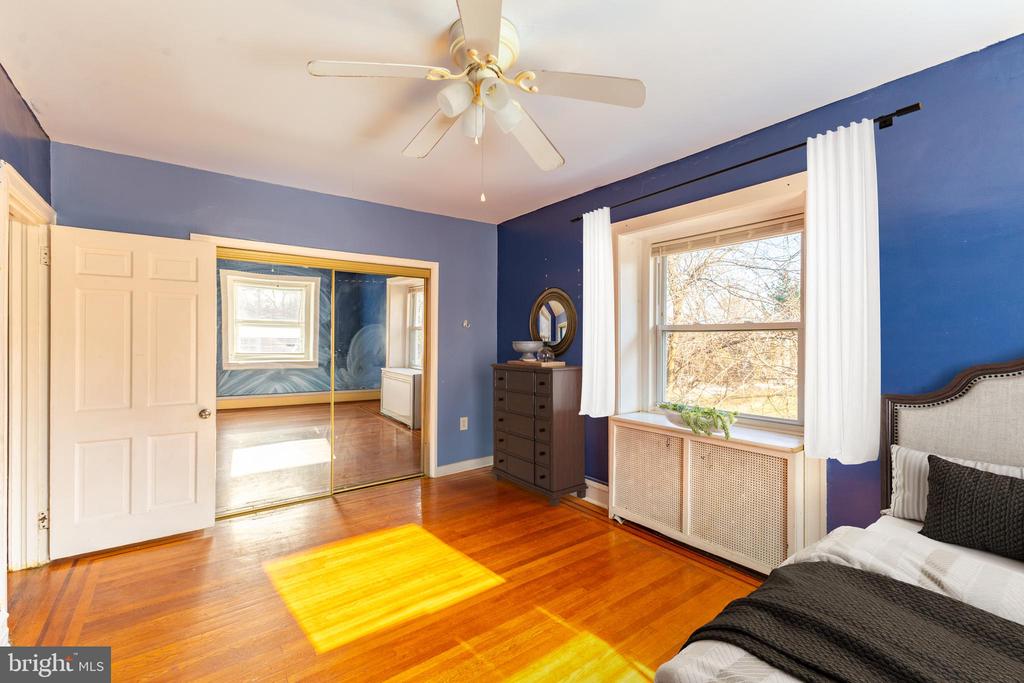 2216 GEORGES LANE