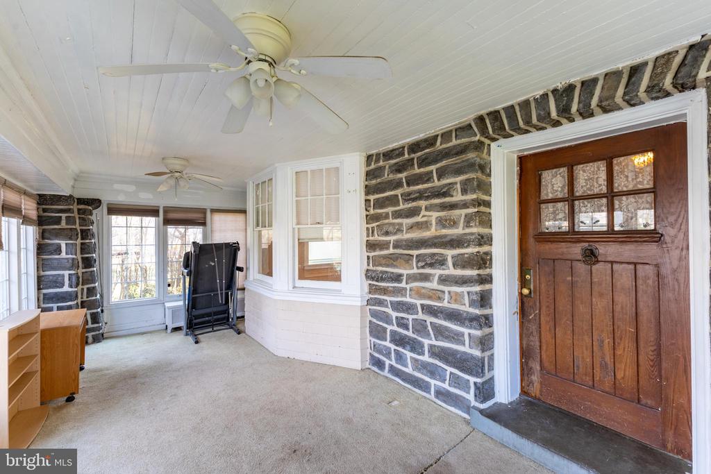 2216 GEORGES LANE