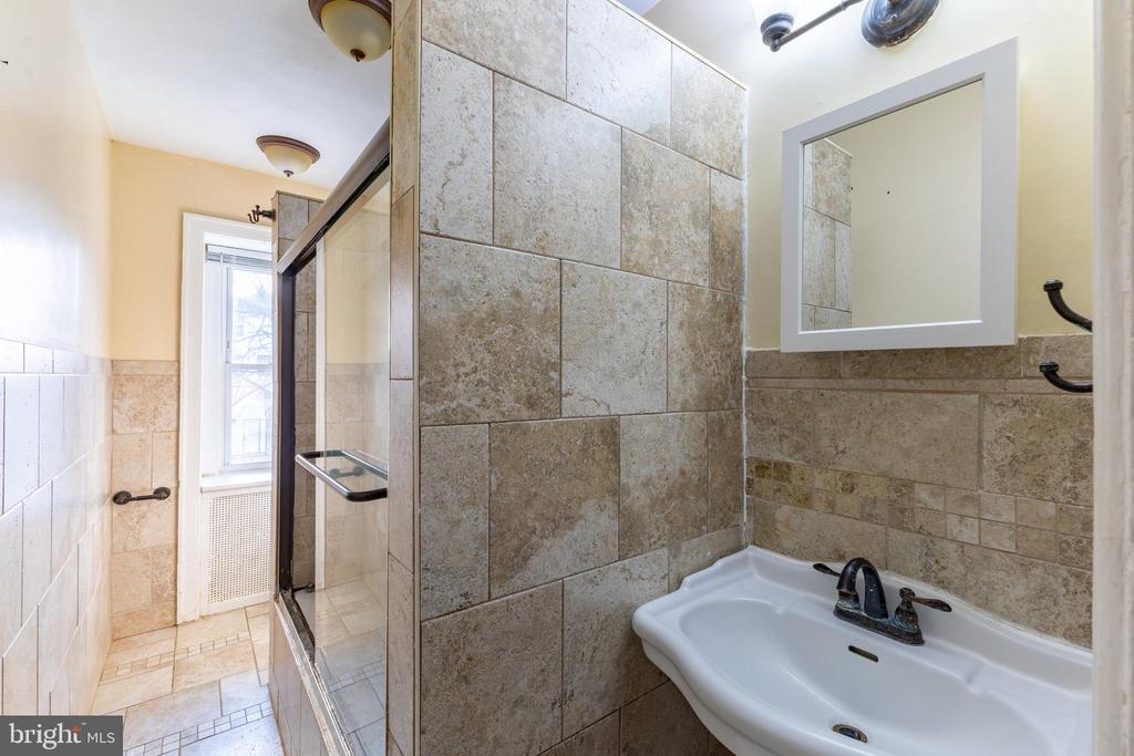 2216 GEORGES LANE