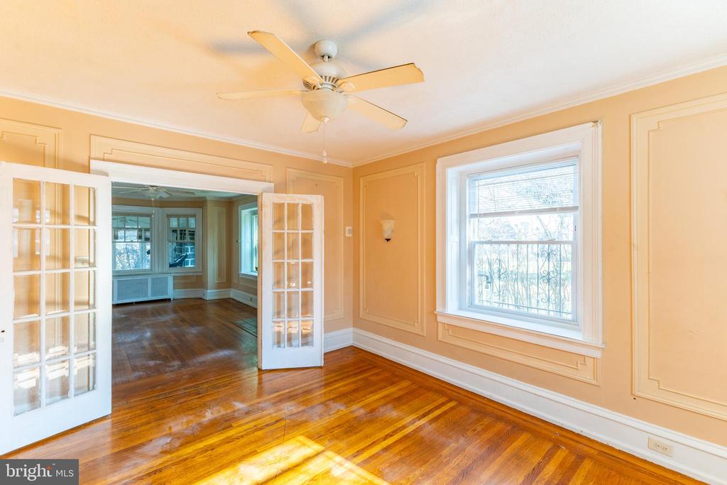 2216 GEORGES LANE